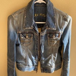 Rare cropped distressed denim jacket by Ezra Fitch. Size M. So cute!